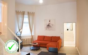 Berlin Mitte 4 BR apartment with A/C 24/7 check-in